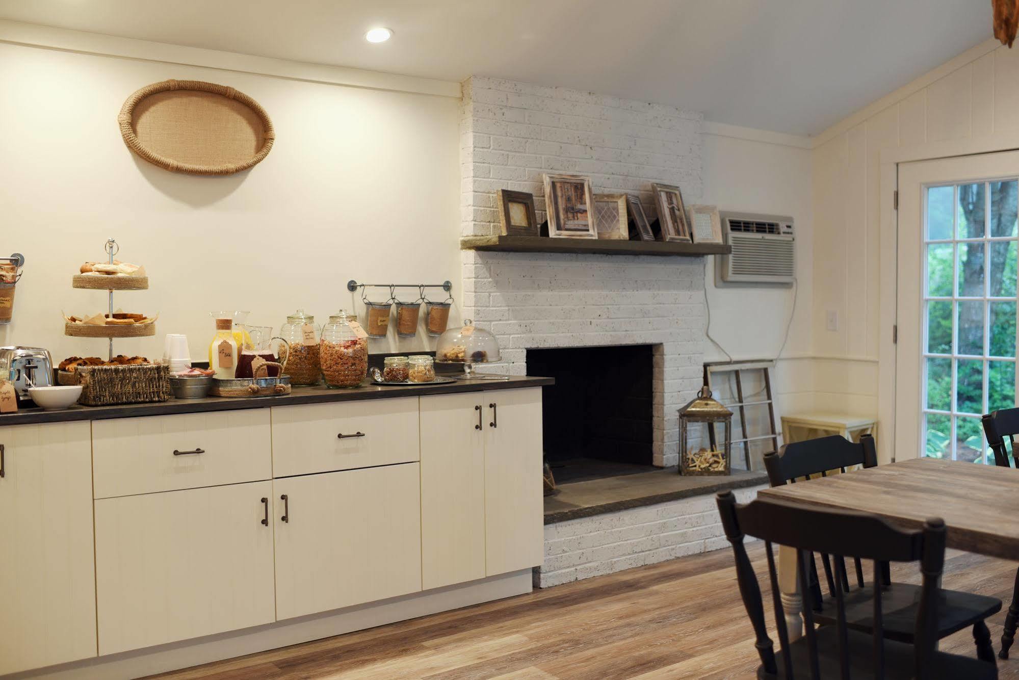 Sandwich Inn And Suites Ngoại thất bức ảnh